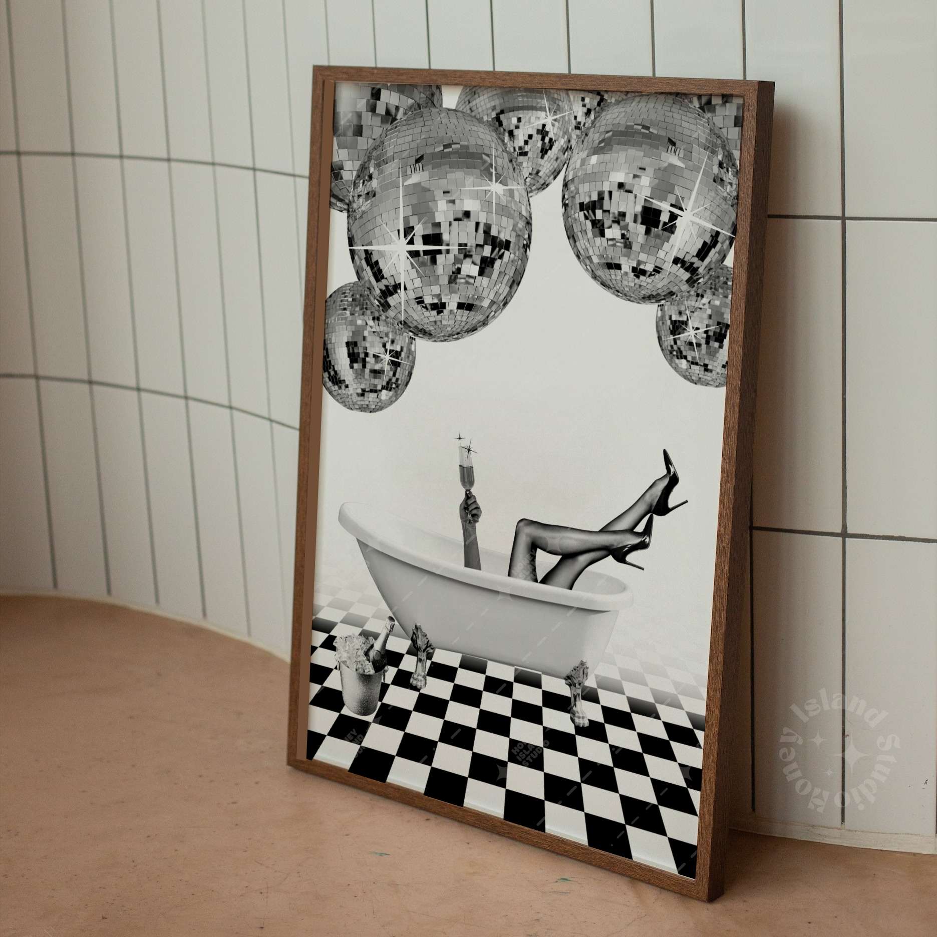 bahtroom wall decor champagne disco
